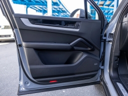 Porsche Cayenne Base AWD 2026