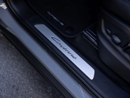 Porsche Cayenne Base AWD 2026