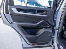 Porsche Cayenne Base AWD 2026