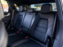Porsche Cayenne Base AWD 2026