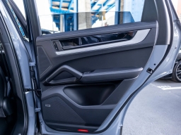 Porsche Cayenne Base AWD 2026