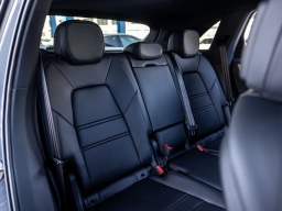 Porsche Cayenne Base AWD 2026