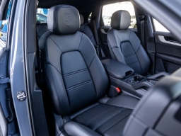 Porsche Cayenne Base AWD 2026