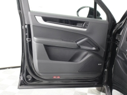 Porsche Cayenne Base AWD 2026