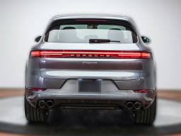 Porsche Cayenne Base AWD 2026