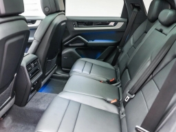Porsche Cayenne Base AWD 2026