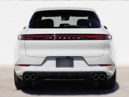 Porsche Cayenne Base AWD 2026