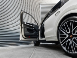 Porsche Cayenne Base AWD 2026
