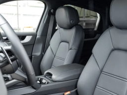 Porsche Cayenne Base AWD 2026