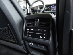 Porsche Cayenne Base AWD 2026