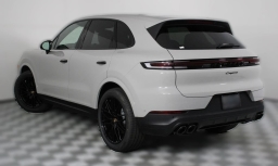 Porsche Cayenne Base AWD 2026