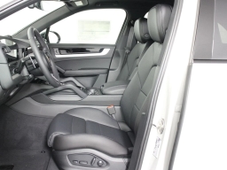 Porsche Cayenne Base AWD 2026