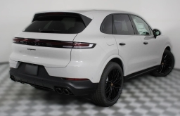 Porsche Cayenne Base AWD 2026