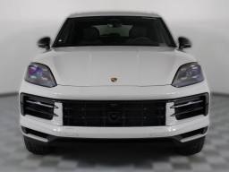 Porsche Cayenne Base AWD 2026