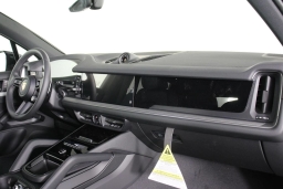 Porsche Cayenne Base AWD 2026