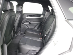 Porsche Cayenne Base AWD 2026