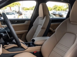 Porsche Cayenne Base AWD 2026