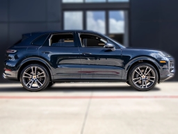 Porsche Cayenne Base AWD 2026
