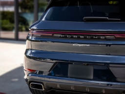 Porsche Cayenne Base AWD 2026