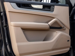 Porsche Cayenne Base AWD 2026