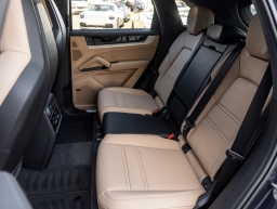 Porsche Cayenne Base AWD 2026