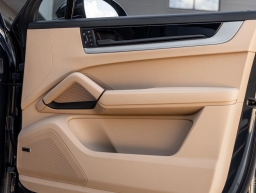 Porsche Cayenne Base AWD 2026