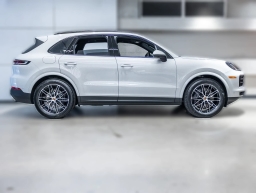 Porsche Cayenne Base AWD 2026