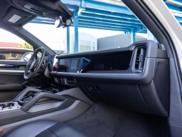 Porsche Cayenne Base AWD 2026