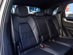 Porsche Cayenne Base AWD 2026