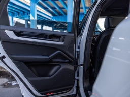 Porsche Cayenne Base AWD 2026