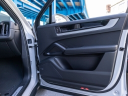 Porsche Cayenne Base AWD 2026