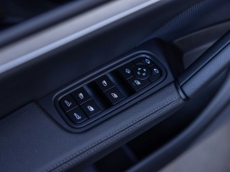 Porsche Cayenne Base AWD 2026