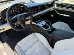 Porsche Cayenne Base AWD 2026