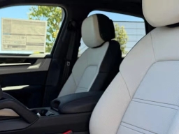 Porsche Cayenne Base AWD 2026