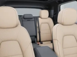 Porsche Cayenne Base AWD 2026