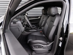 Porsche Cayenne Base AWD 2026