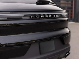 Porsche Cayenne Base AWD 2026