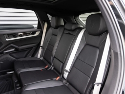 Porsche Cayenne Base AWD 2026