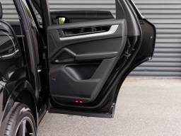 Porsche Cayenne Base AWD 2026