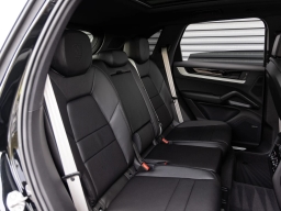 Porsche Cayenne Base AWD 2026