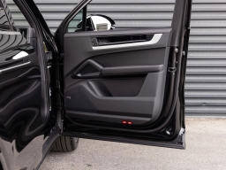Porsche Cayenne Base AWD 2026