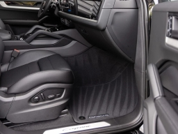 Porsche Cayenne Base AWD 2026