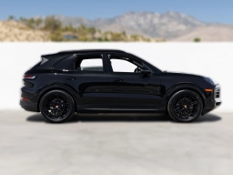 Porsche Cayenne Base AWD 2026