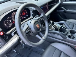 Porsche Cayenne Base AWD 2026