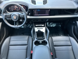 Porsche Cayenne Base AWD 2026