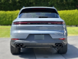 Porsche Cayenne Base AWD 2026