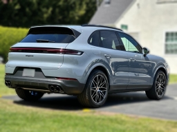 Porsche Cayenne Base AWD 2026