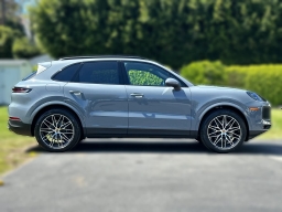 Porsche Cayenne Base AWD 2026