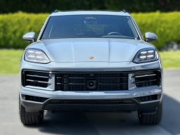 Porsche Cayenne Base AWD 2026