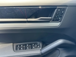 Porsche Cayenne Base AWD 2026
